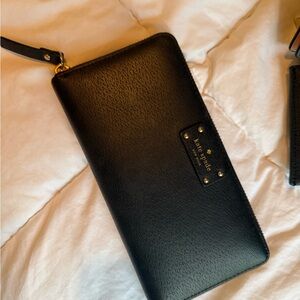 Kate Spade Black Wallet with Zip Closure